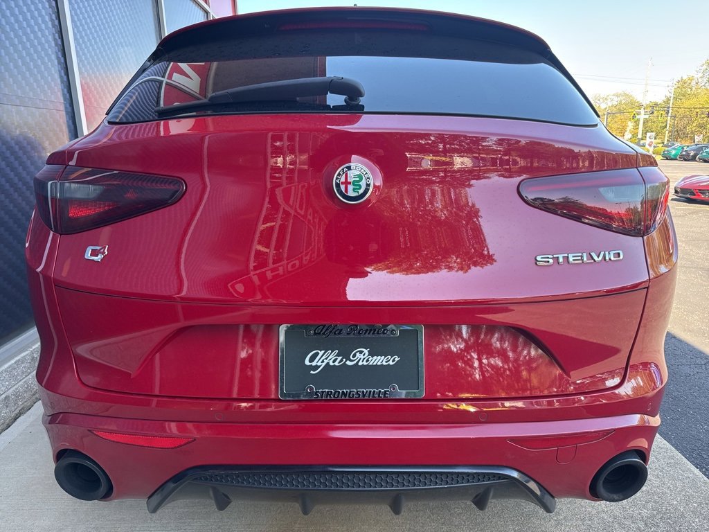 Used 2022 Alfa Romeo Stelvio Veloce image 9