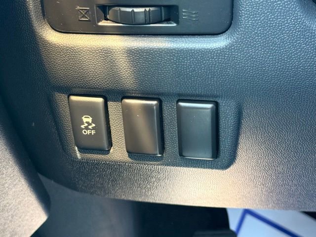 Used 2013 Nissan Titan SV AWD/4WD image 26