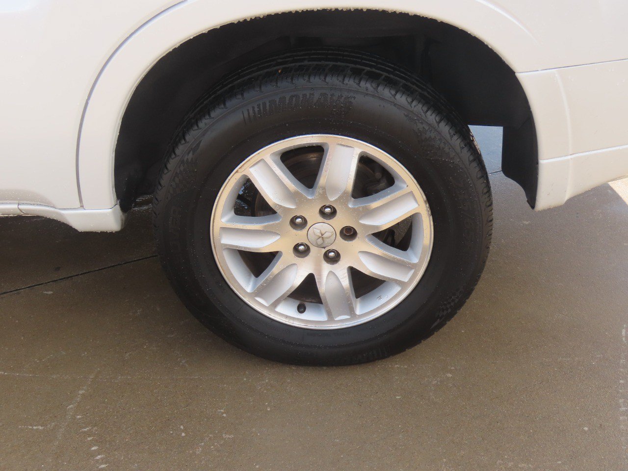 Used 2011 Mitsubishi Endeavor LS FWD image 17