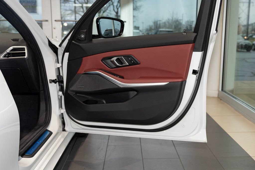 Used 2026 BMW 330i xDrive Sedan w/ M Sport Package AWD/4WD image 19