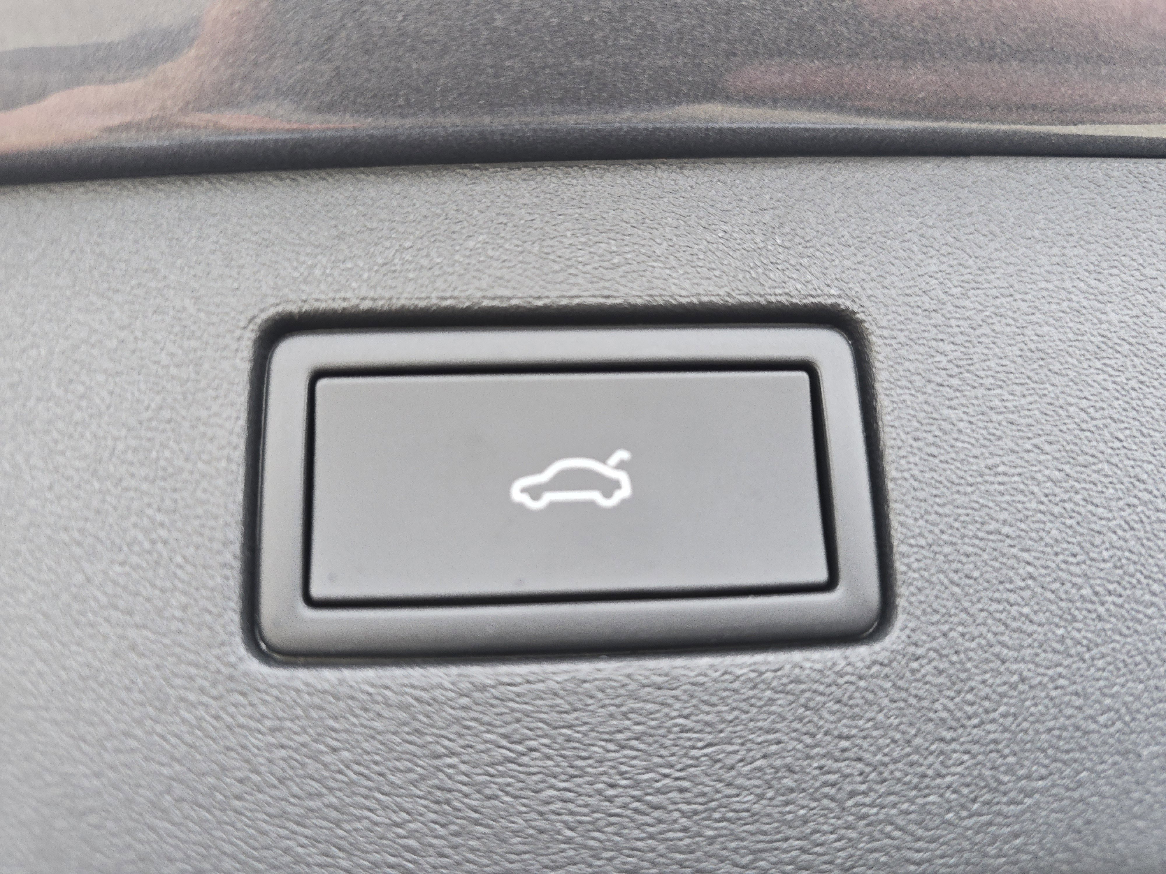 New 2026 Volkswagen Tiguan SE R-Line image 16