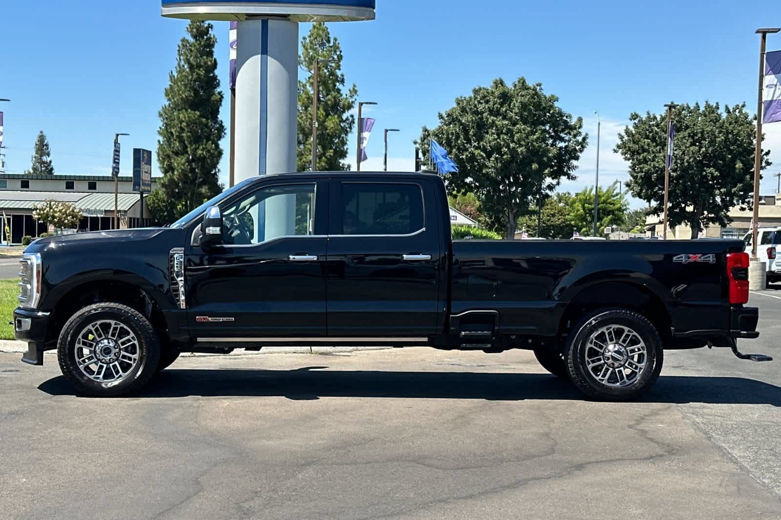 Certified 2025 Ford F250 Platinum w/ Platinum Plus Package AWD/4WD image 6