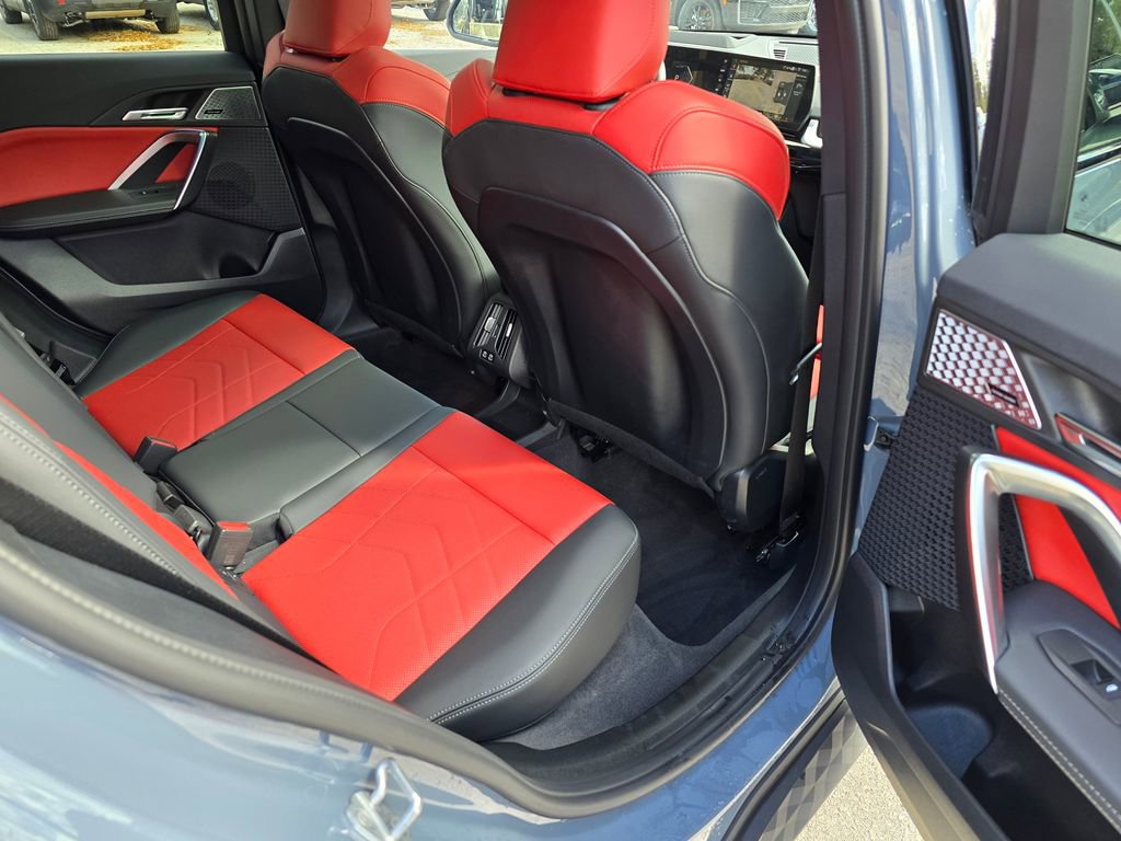Used 2025 BMW X2 xDrive28i w/ Premium Package image 32