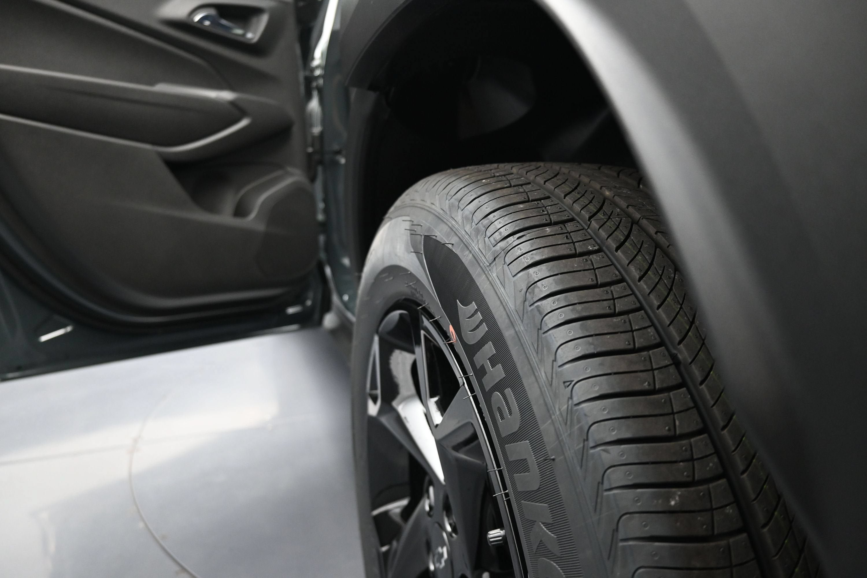 New 2026 Chevrolet Trax LT w/ Sunroof Package FWD image 36