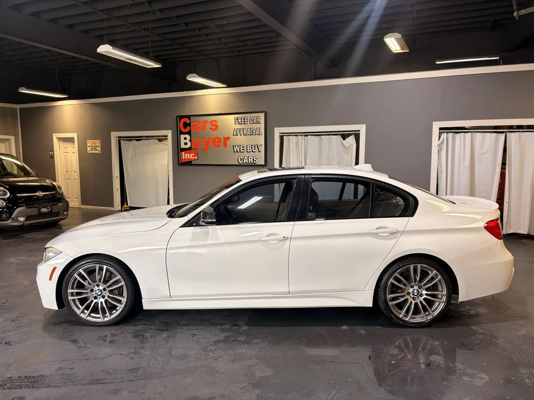 Used 2014 BMW 335i Sedan RWD image 3