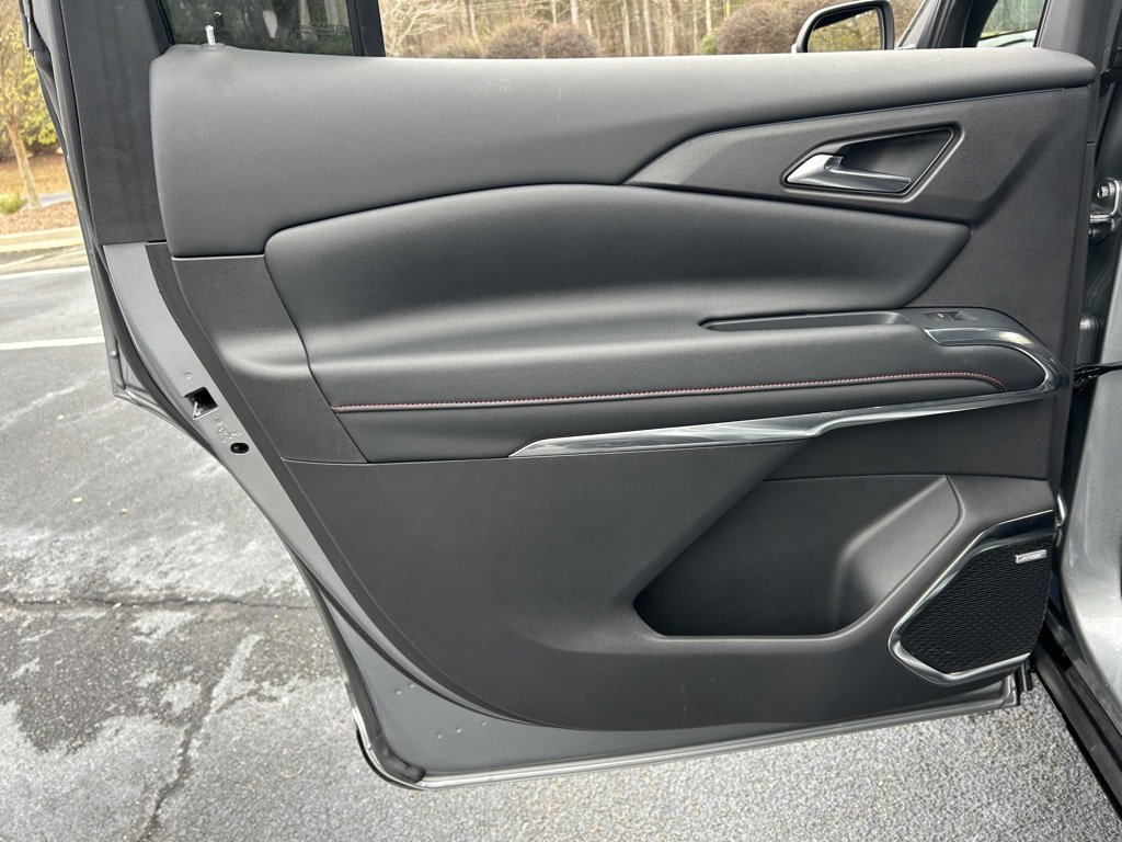Used 2025 Chevrolet Traverse RS image 59