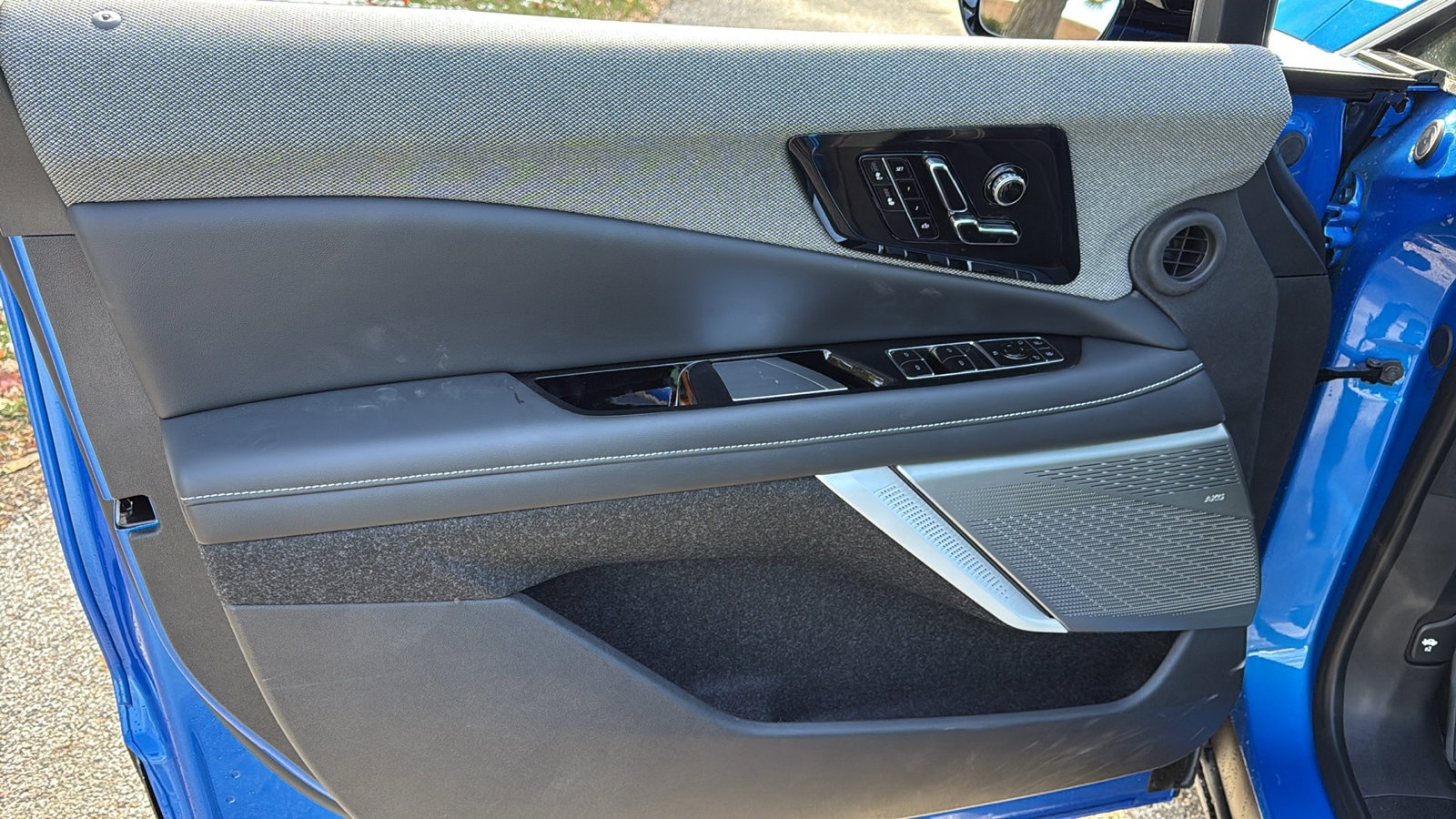 New 2026 Cadillac Optiq Luxury 1 image 10