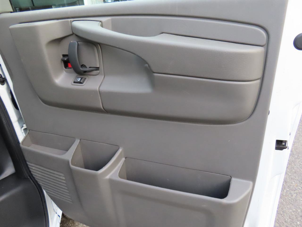 Used 2015 Chevrolet Express 2500 RWD image 22