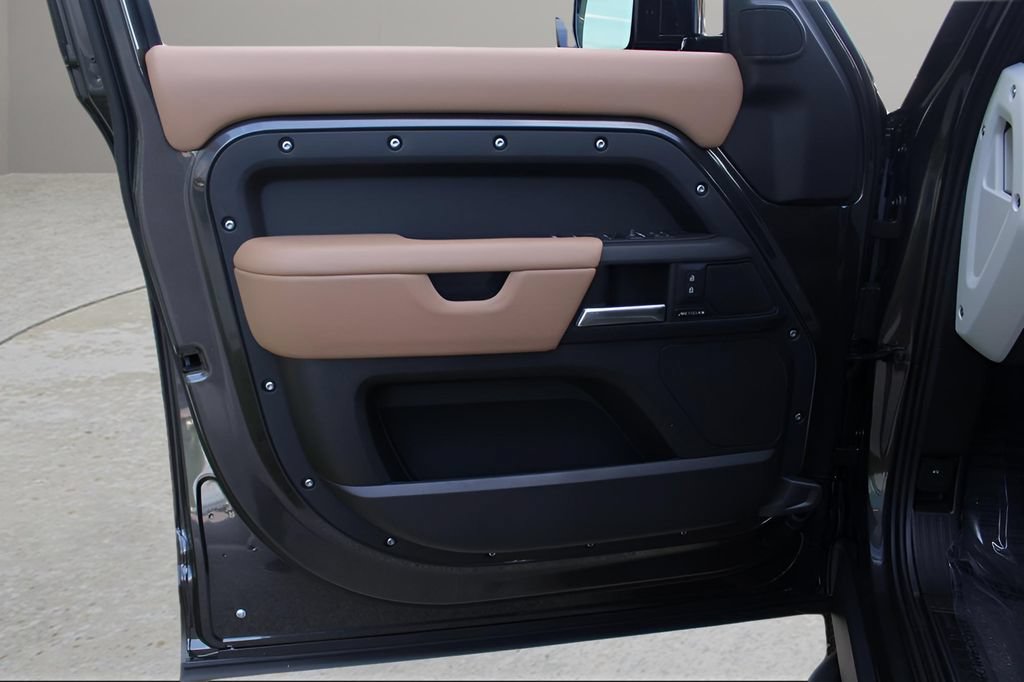 New 2025 Land Rover Defender 110 S AWD/4WD image 10