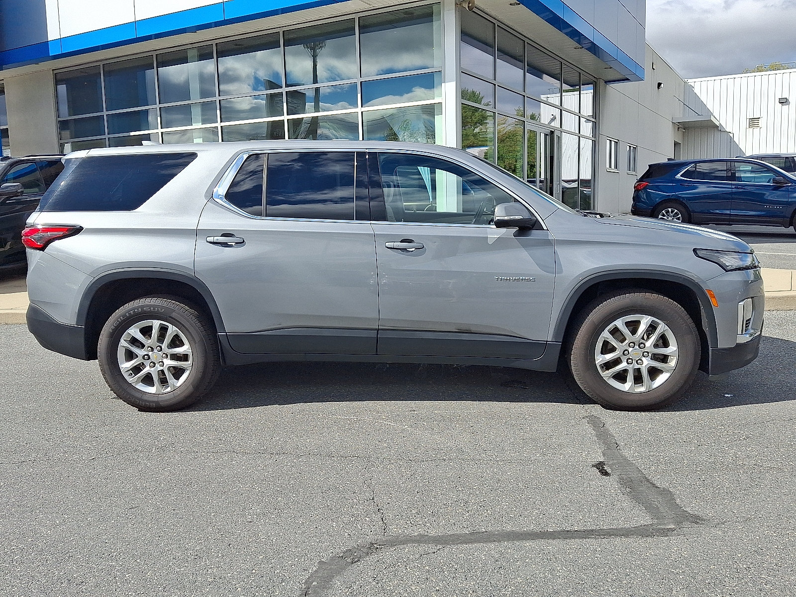 Certified 2023 Chevrolet Traverse LS w/ Safety Package FWD image 8