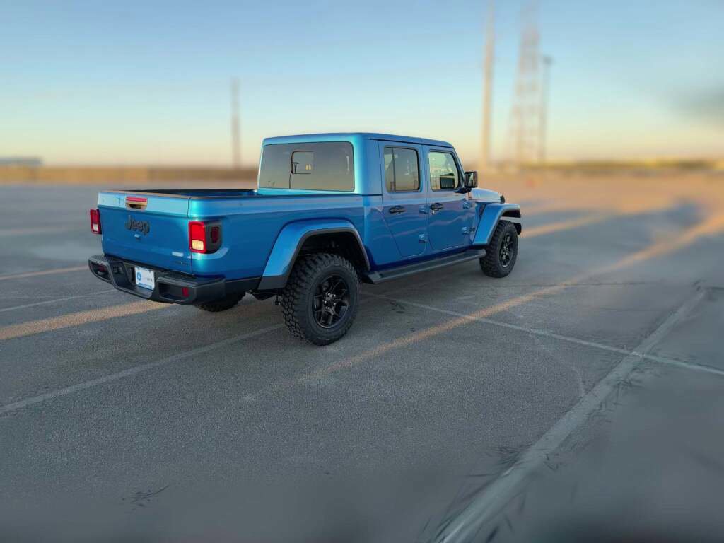 New 2025 Jeep Gladiator Sport image 12