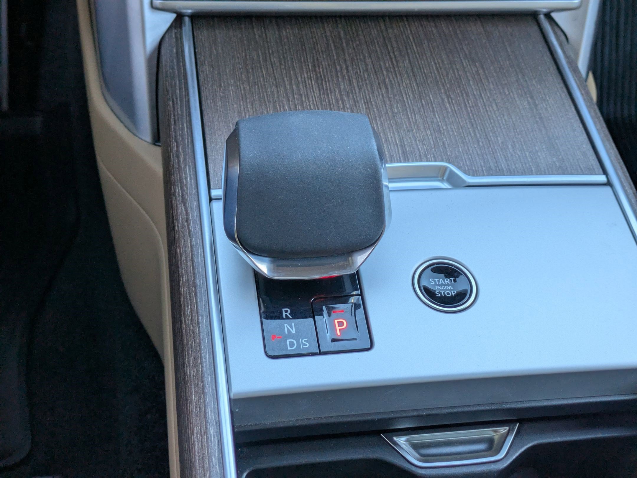 Used 2024 Land Rover Range Rover Long Wheelbase SE image 22