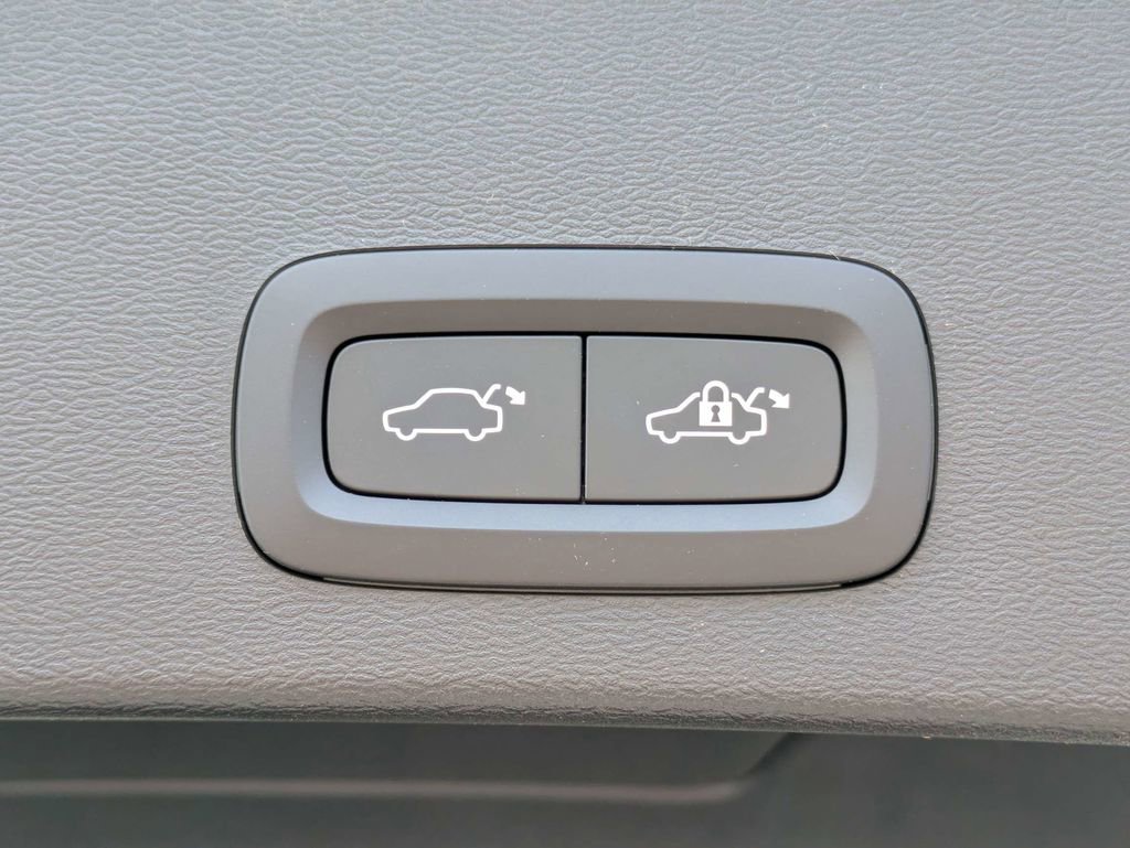 New 2026 Volvo XC40 B5 Core AWD/4WD image 14