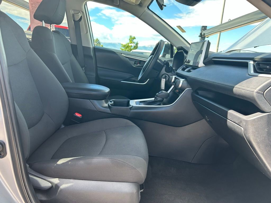 Used 2024 Toyota RAV4 LE image 31