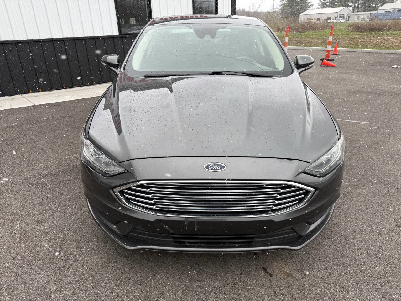 Used 2017 Ford Fusion SE image 2