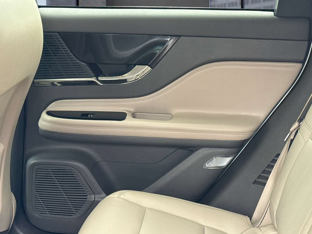 Certified 2022 Lincoln Corsair FWD image 16