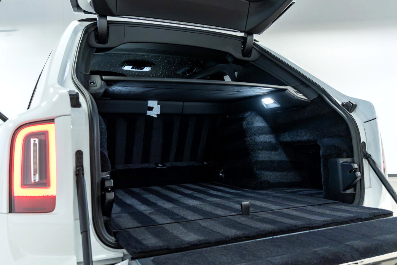 Used 2025 Rolls-Royce Cullinan Black Badge image 27