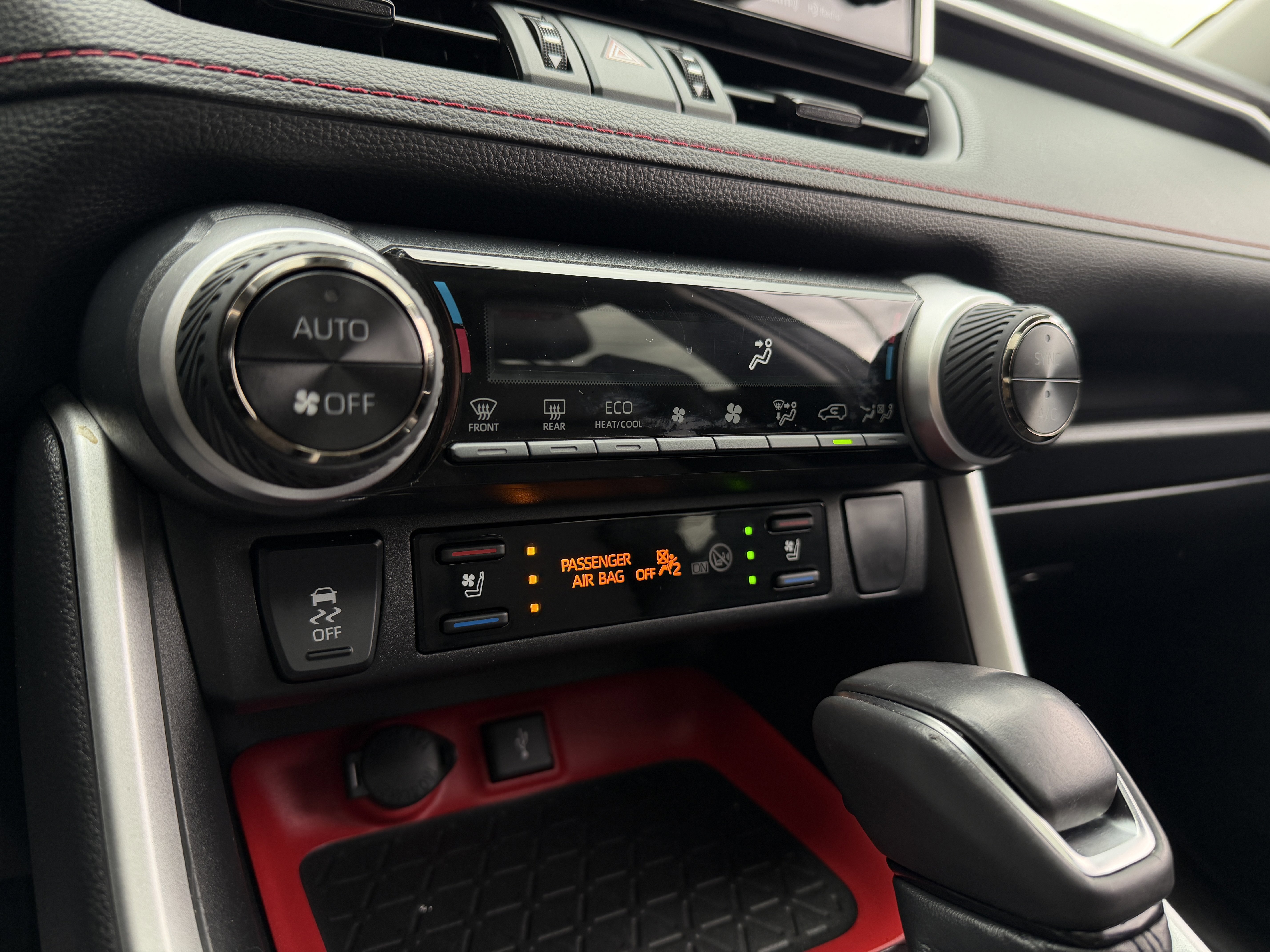 Used 2022 Toyota RAV4 TRD Off-Road image 38