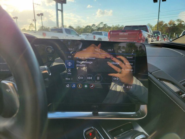 Used 2021 Chevrolet Corvette Stingray Convertible w/ Z51 Performance Package image 19