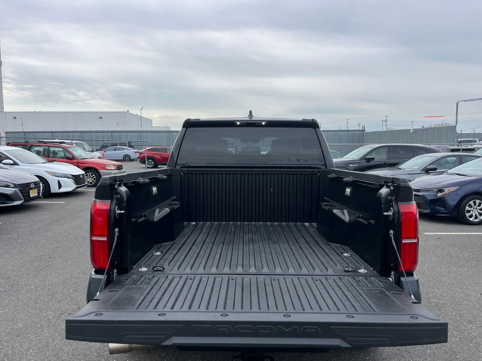 Used 2025 Toyota Tacoma TRD Off-Road AWD/4WD image 31