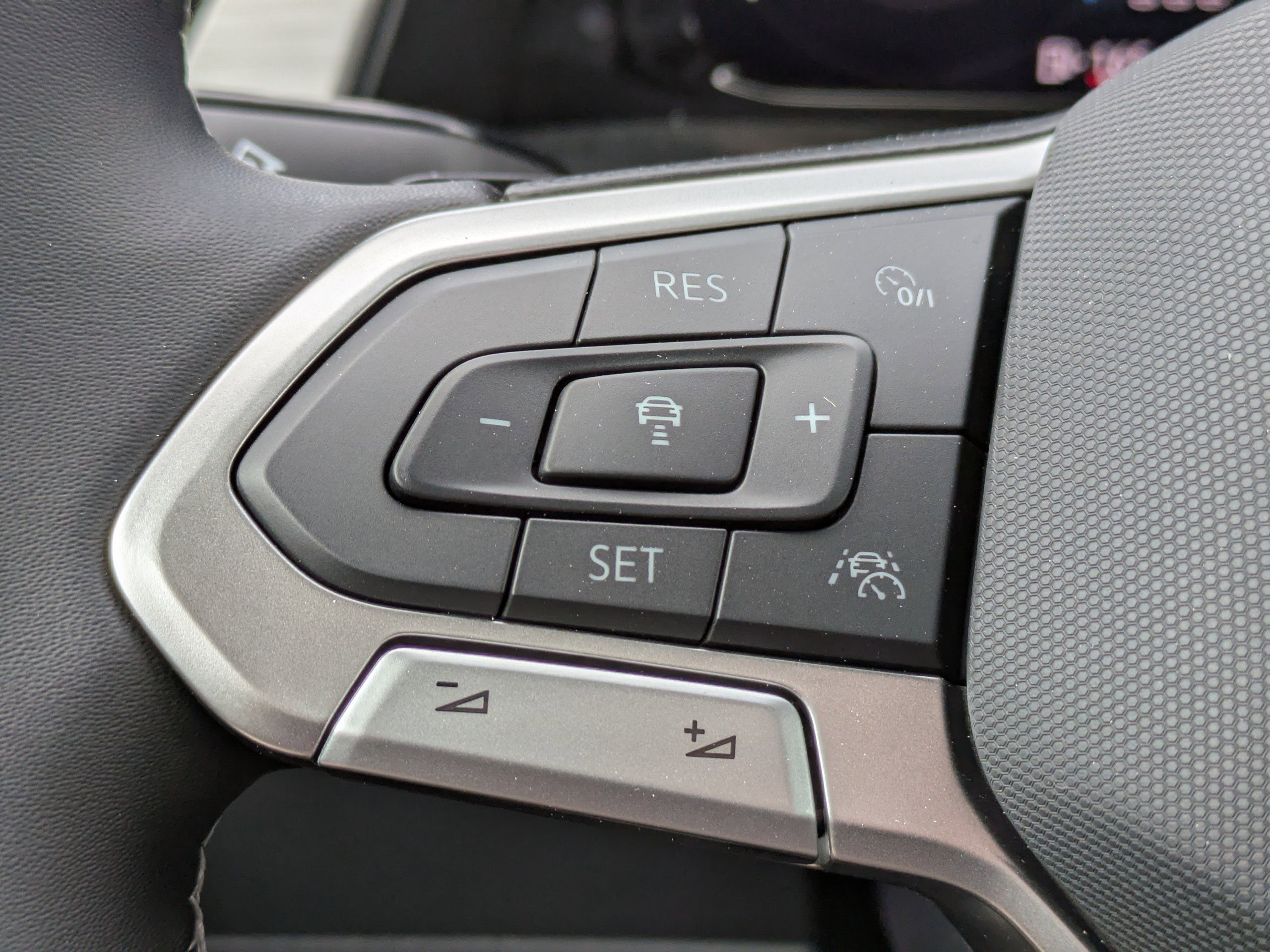 New 2026 Volkswagen Atlas Cross Sport SE image 26