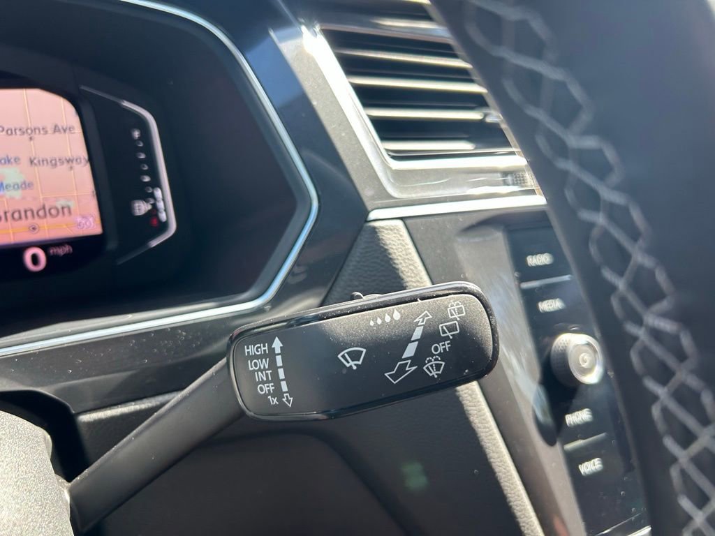 Used 2020 Volkswagen Tiguan SEL Premium R-Line AWD/4WD image 22