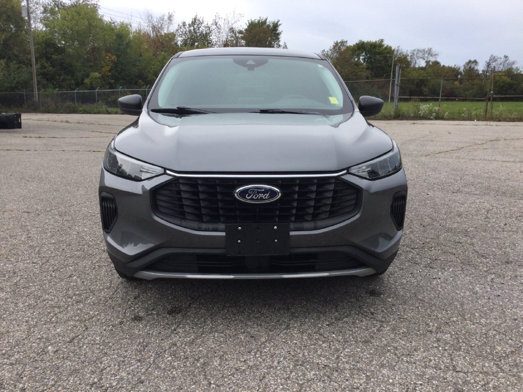 Used 2025 Ford Escape Active AWD/4WD image 2