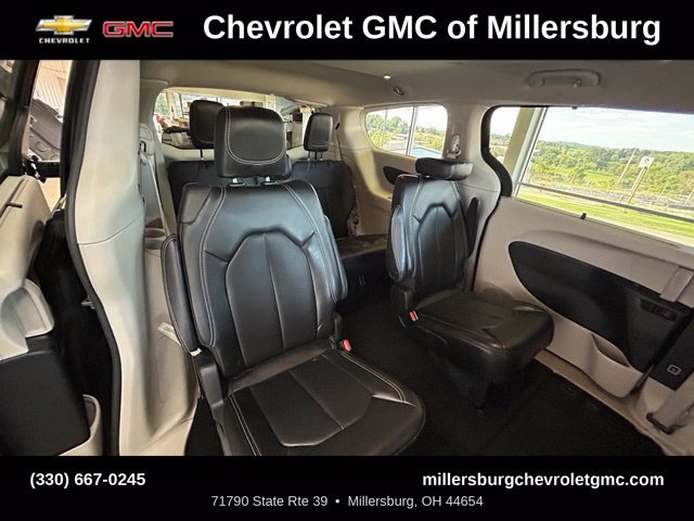 Used 2023 Chrysler Pacifica Touring-L FWD image 31