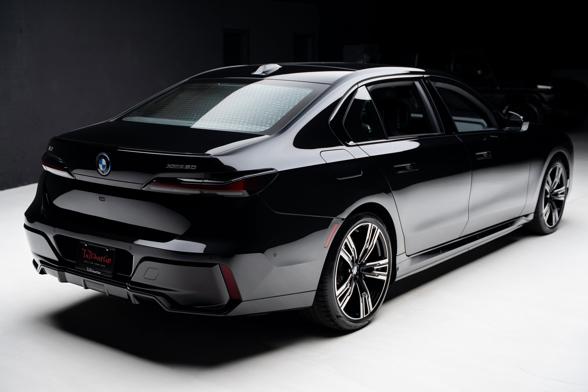 Used 2023 BMW i7 xDrive60 w/ Executive Package 2 image 32