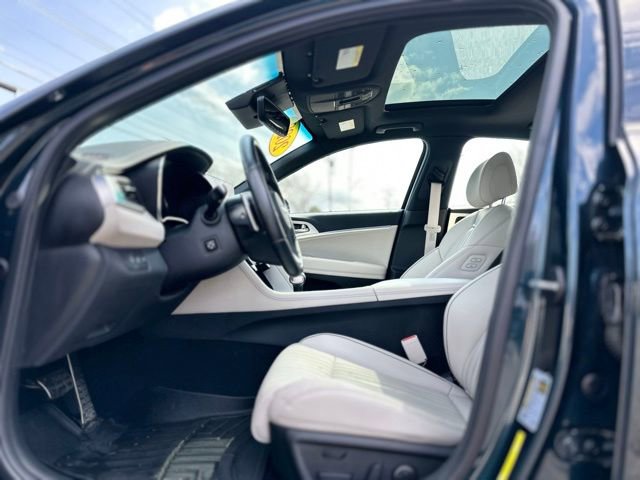 Used 2022 Genesis G70 3.3T w/ Sport Advanced Package image 10