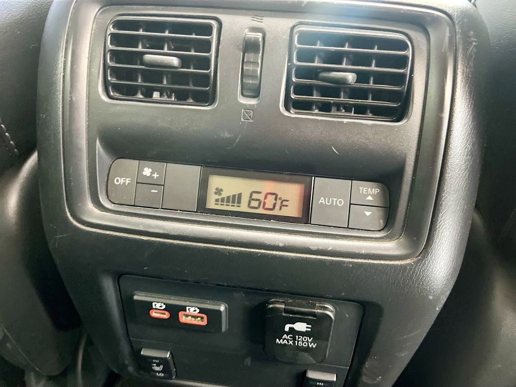Used 2020 Nissan Pathfinder Platinum FWD image 34