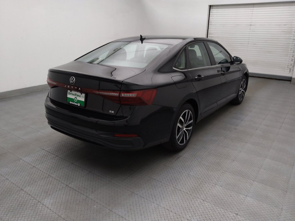 Used 2025 Volkswagen Jetta SE FWD image 9