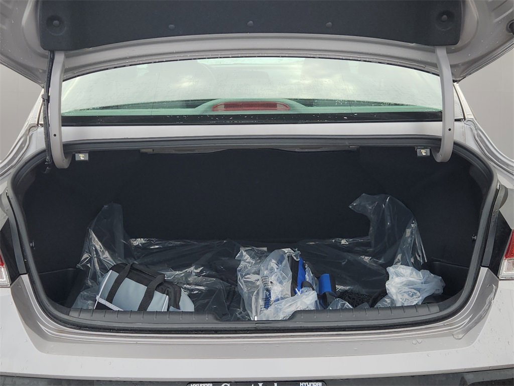 Used 2025 Hyundai Elantra Sport image 12