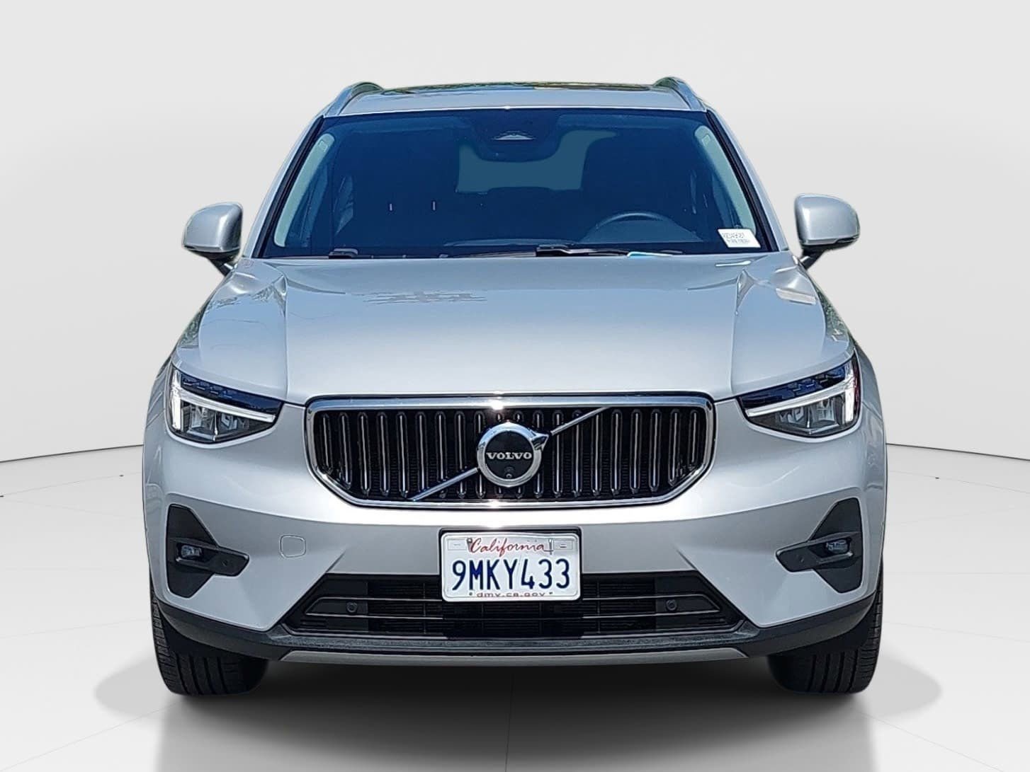 Used 2024 Volvo XC40 B5 Plus AWD/4WD image 2