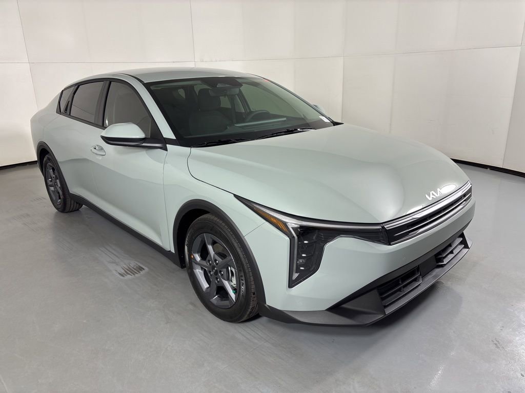 New 2026 Kia K4 LXS image 2