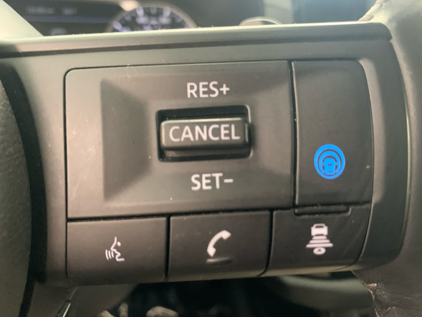 Used 2024 Nissan Pathfinder SV FWD image 27
