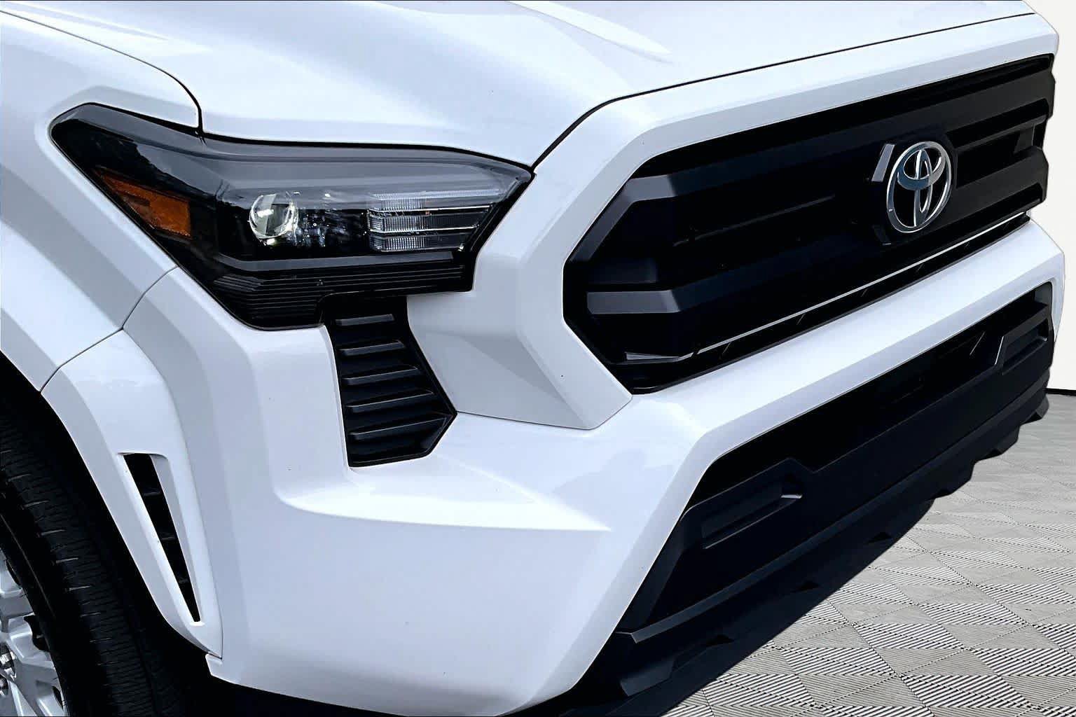 Certified 2024 Toyota Tacoma SR AWD/4WD image 30
