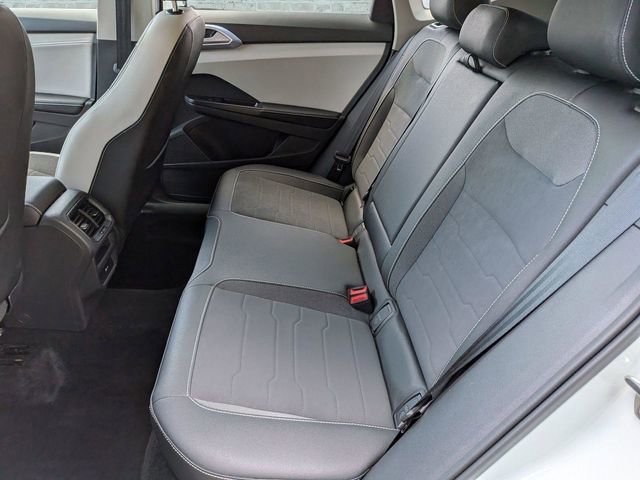 Used 2025 Volkswagen Taos SE FWD image 10