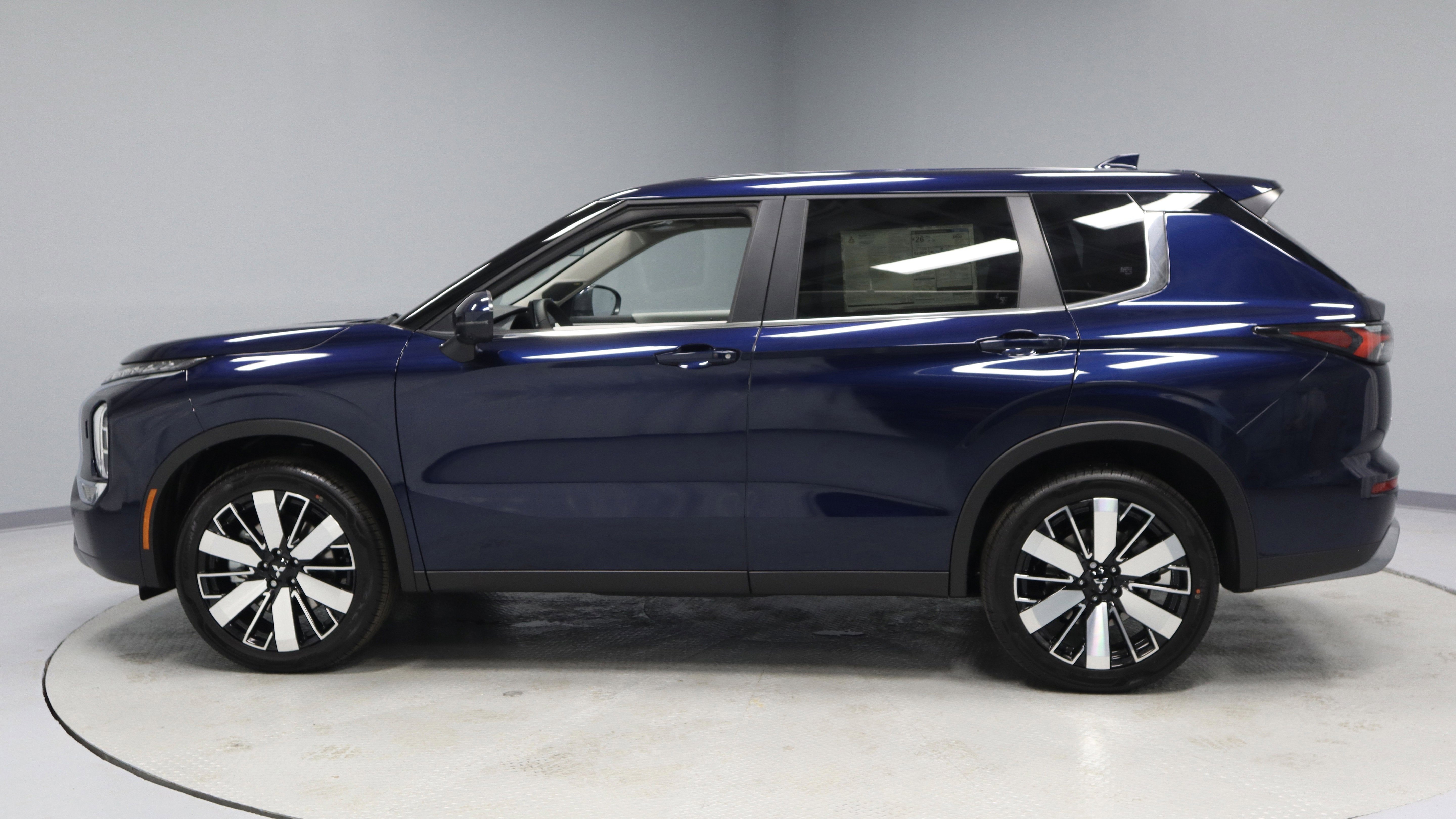 New 2025 Mitsubishi Outlander SE image 5