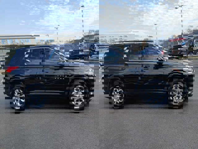 Used 2018 Chevrolet Traverse LS image 3