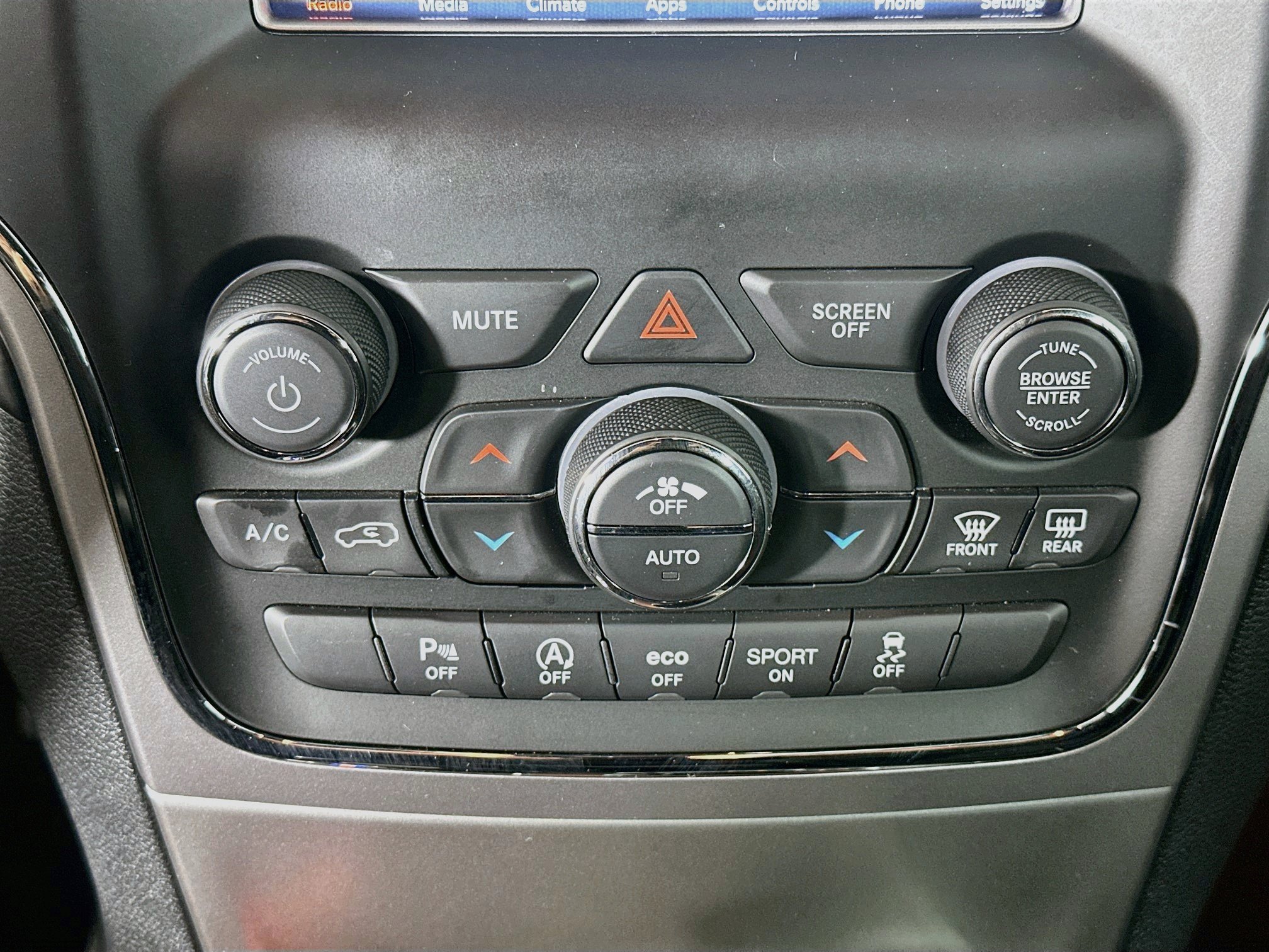 Used 2021 Jeep Grand Cherokee Laredo AWD/4WD image 22