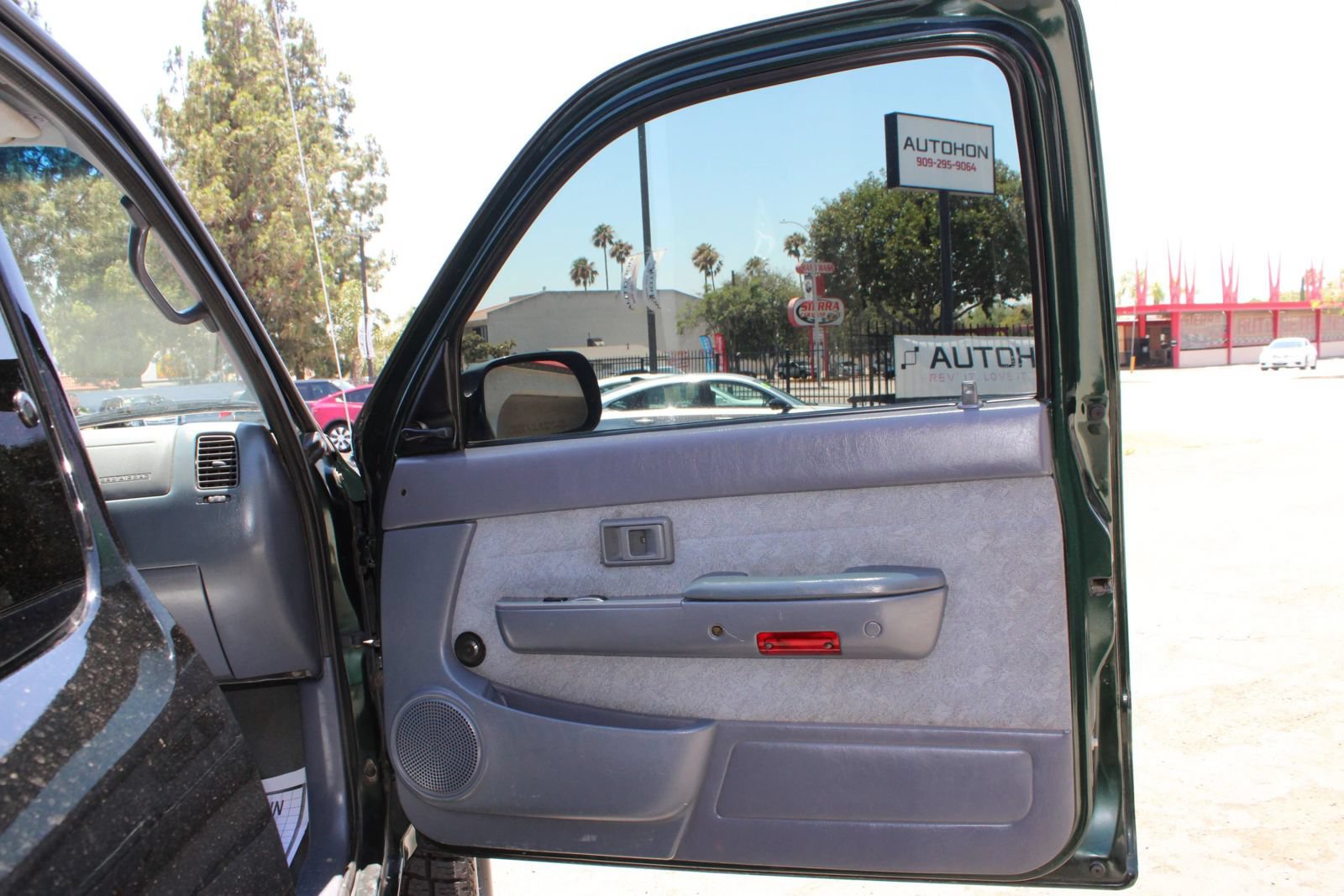 Used 2000 Toyota Tacoma 4x4 Xtracab V6 image 12