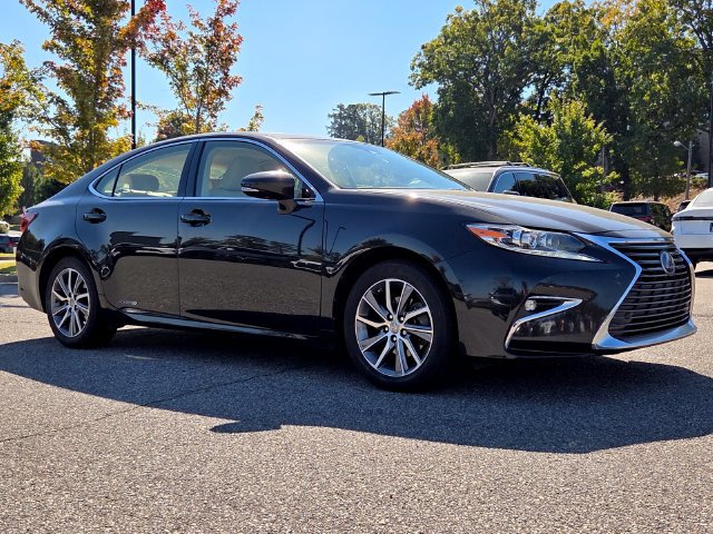 Used 2017 Lexus ES 300h w/ Luxury Package FWD image 7