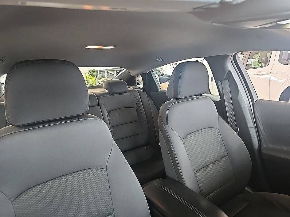 Used 2017 Chevrolet Malibu LT FWD image 34