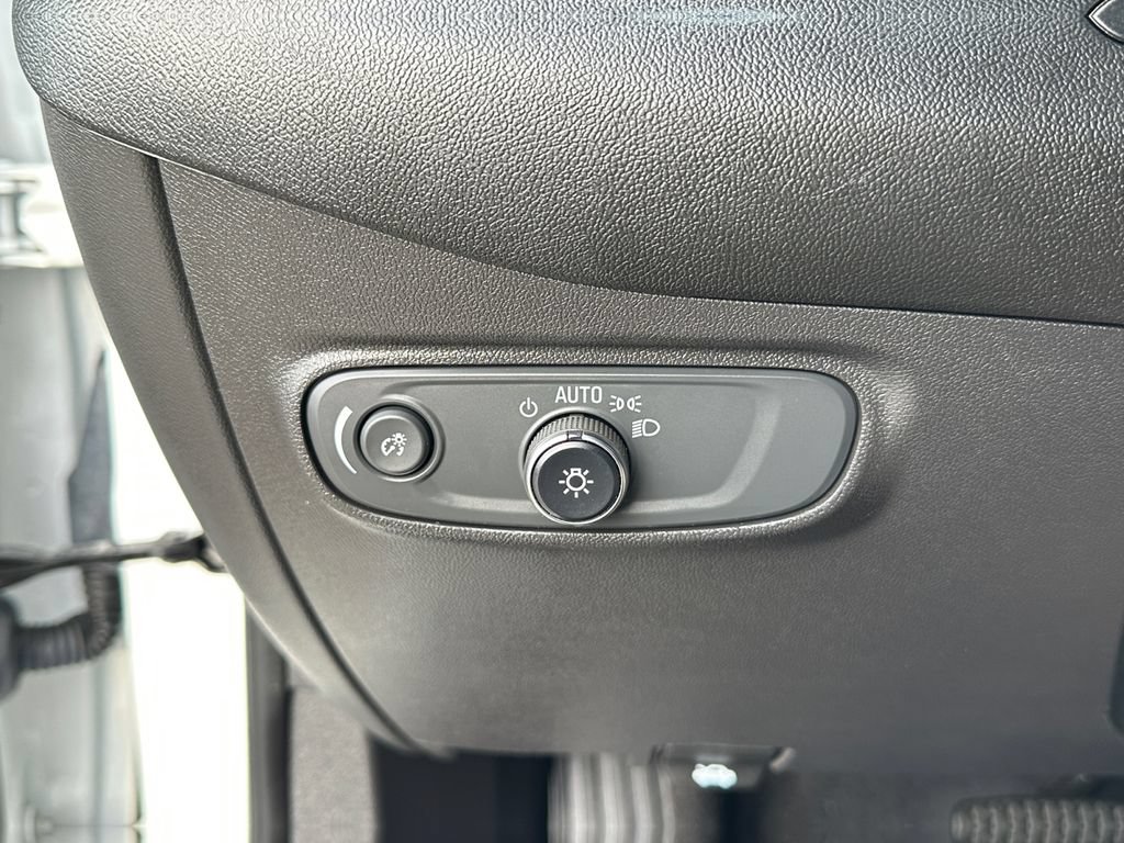 Used 2023 Chevrolet Equinox LT FWD image 23