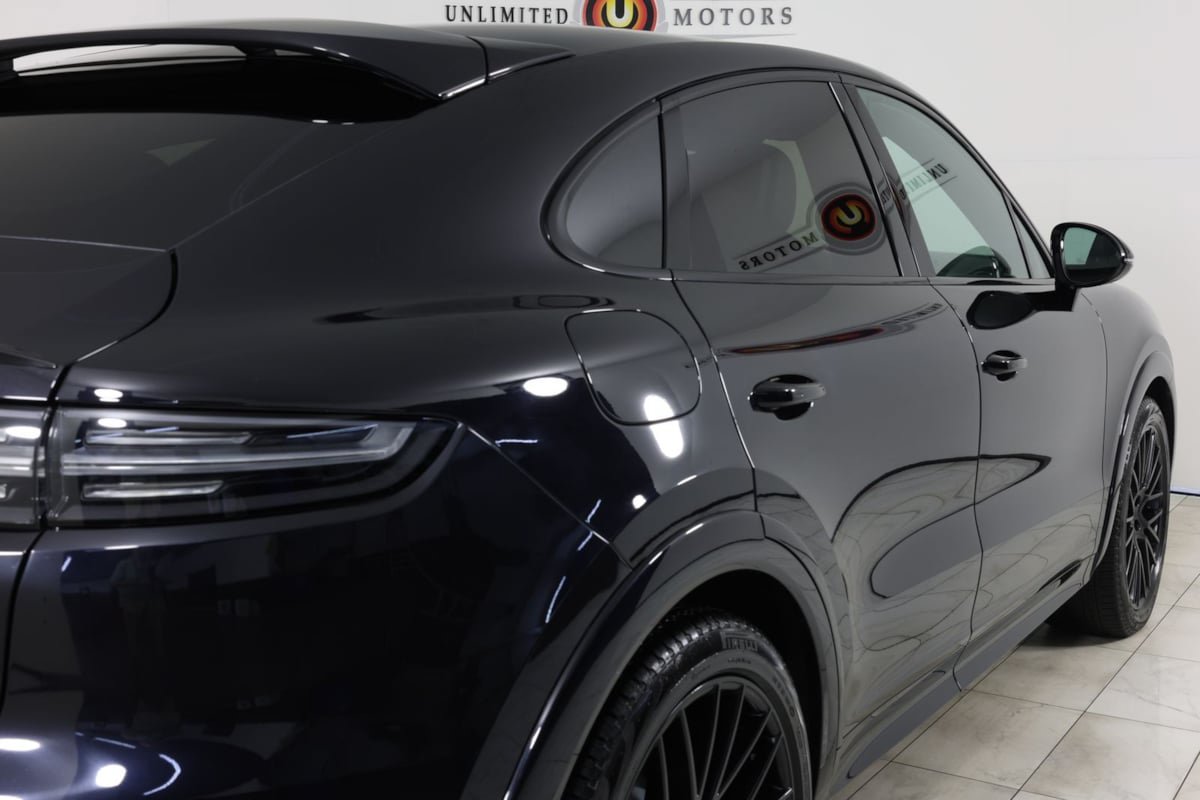 Used 2022 Porsche Cayenne GTS w/ Premium Package Plus AWD/4WD image 45