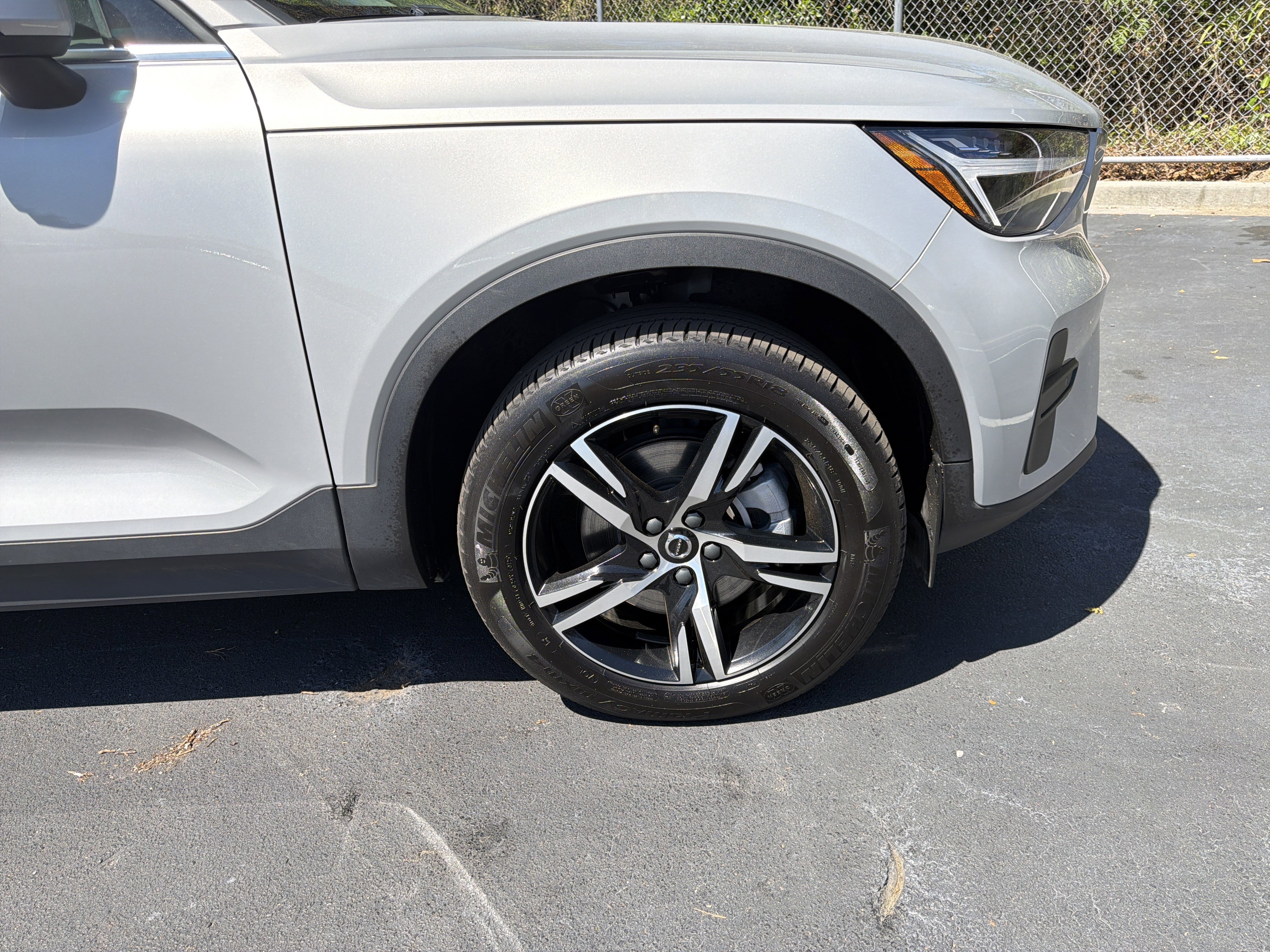 Certified 2025 Volvo XC40 B5 Core image 13