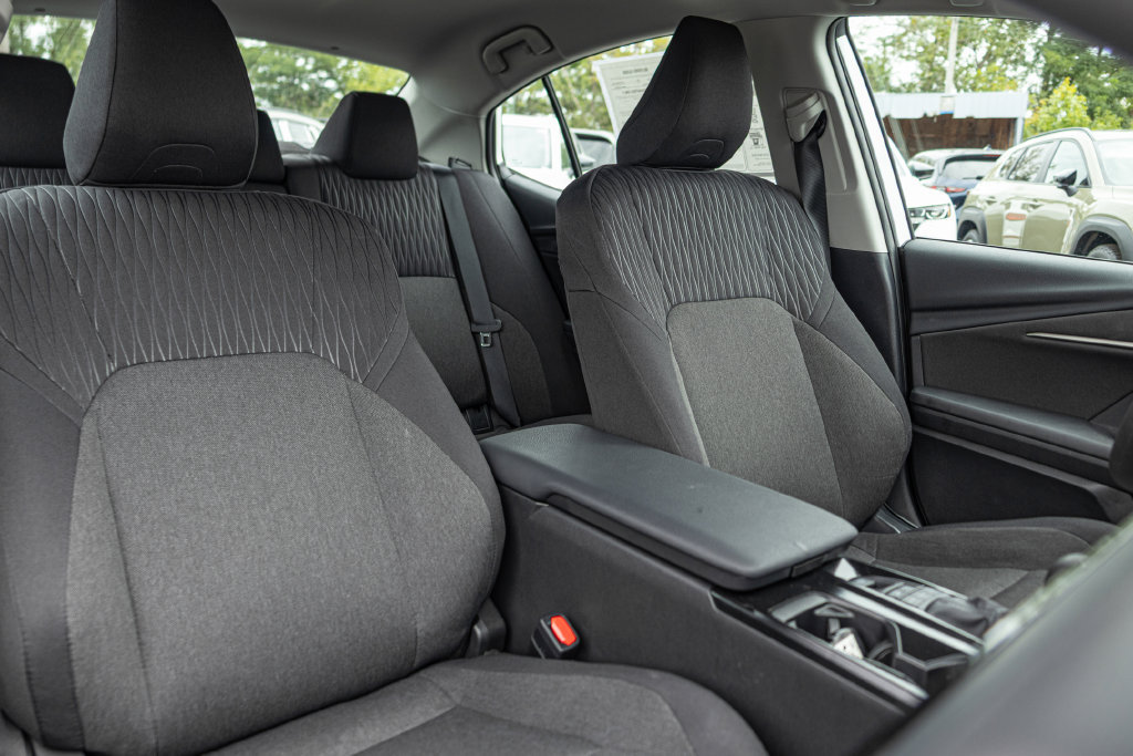 Used 2025 Toyota Camry LE FWD image 33