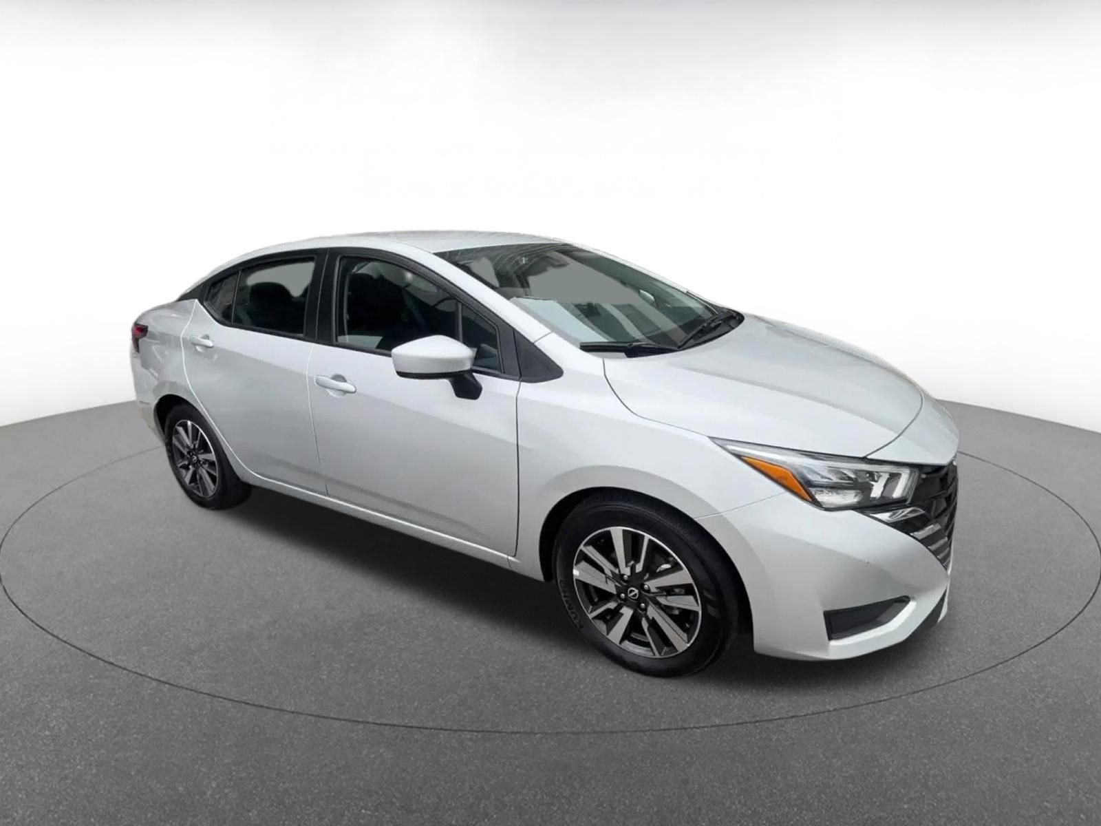 Used 2025 Nissan Versa SV FWD image 3