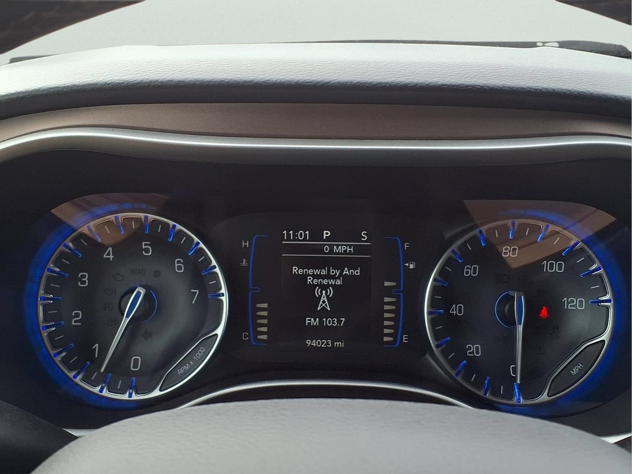 Used 2018 Chrysler Pacifica Touring-L FWD image 20